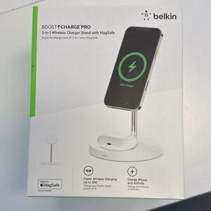 Belkin 2-in-1 wireless charger with MagSafe